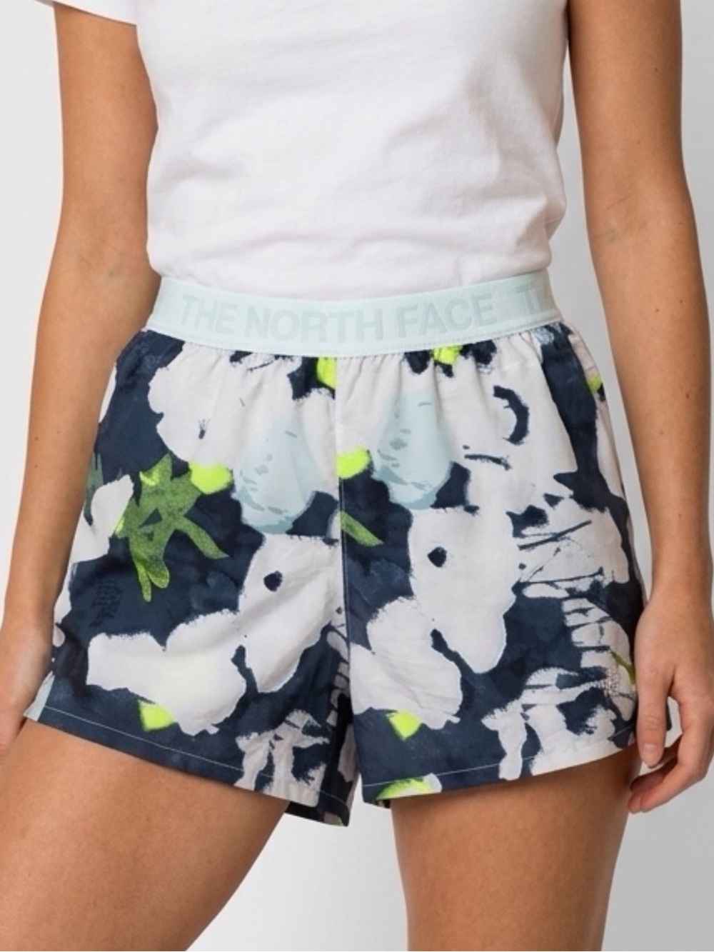 The North Face Women's M Wander Short Summit Navy Abstract Floral Print Lined